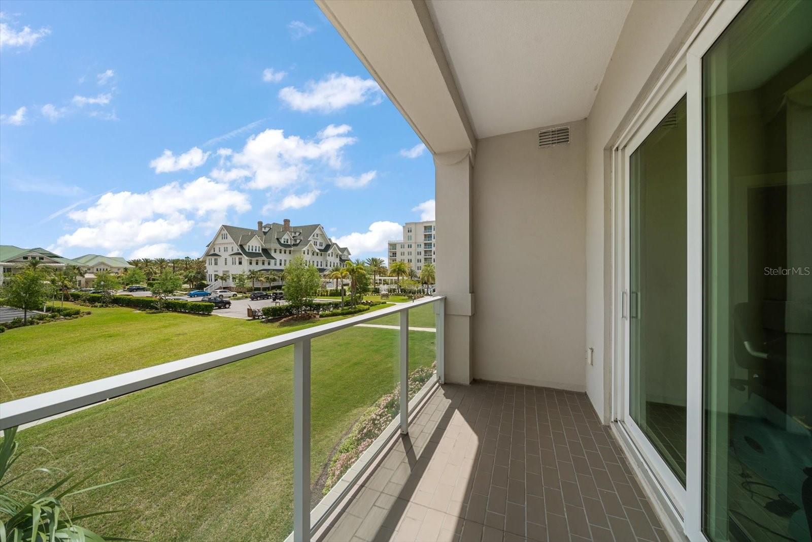 Image 37 of 59 For 145 Belleview Boulevard 201