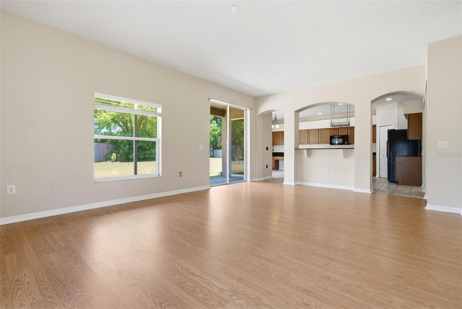 Image 12 of 35 For 2631 Queen Alberta Drive