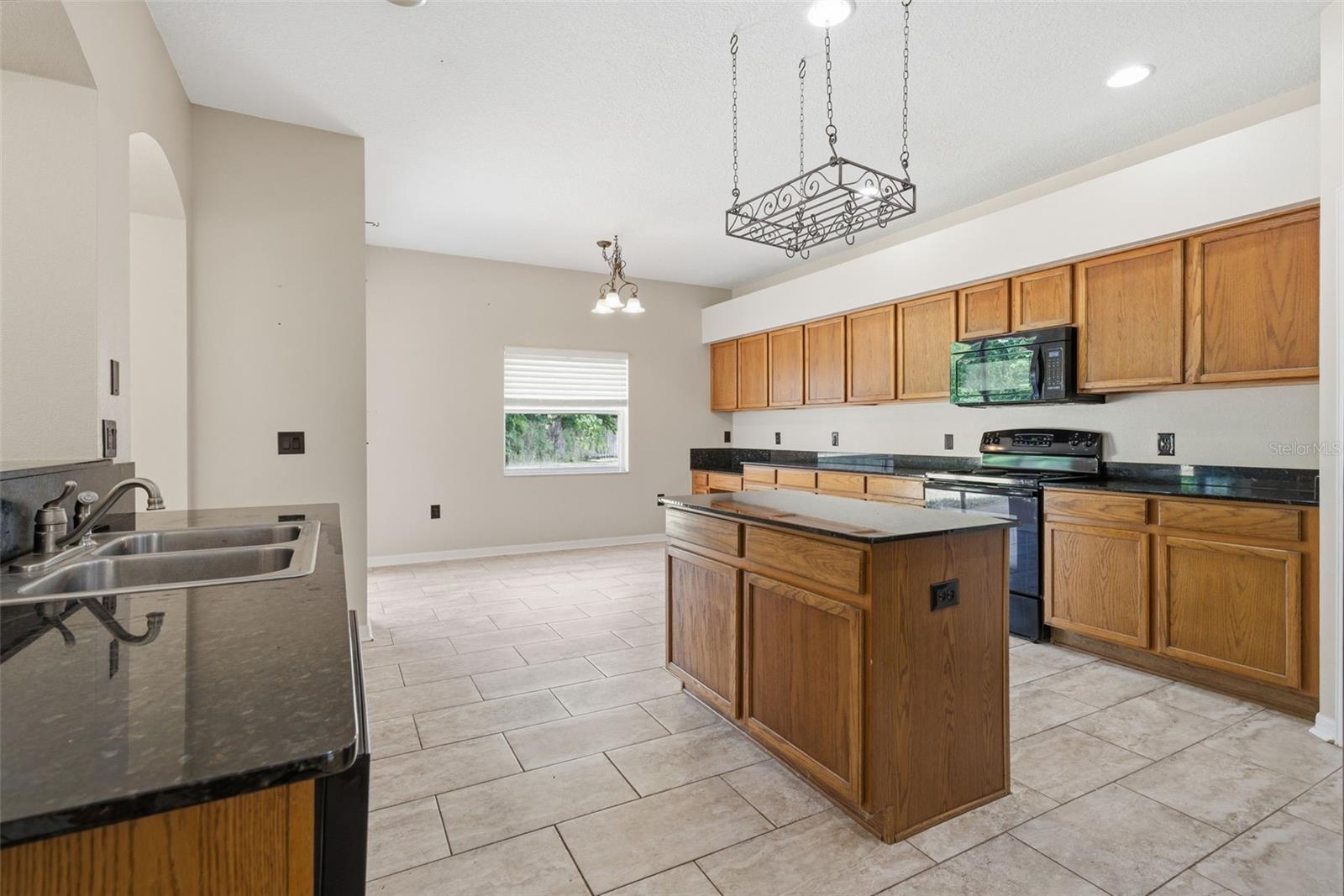 Image 13 of 35 For 2631 Queen Alberta Drive