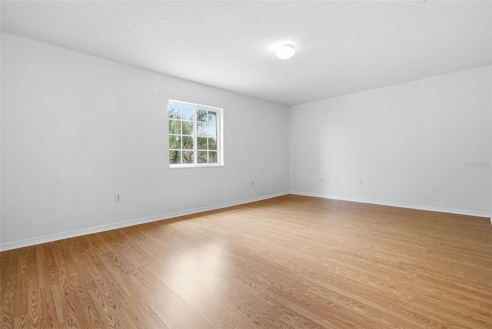 Image 18 of 35 For 2631 Queen Alberta Drive