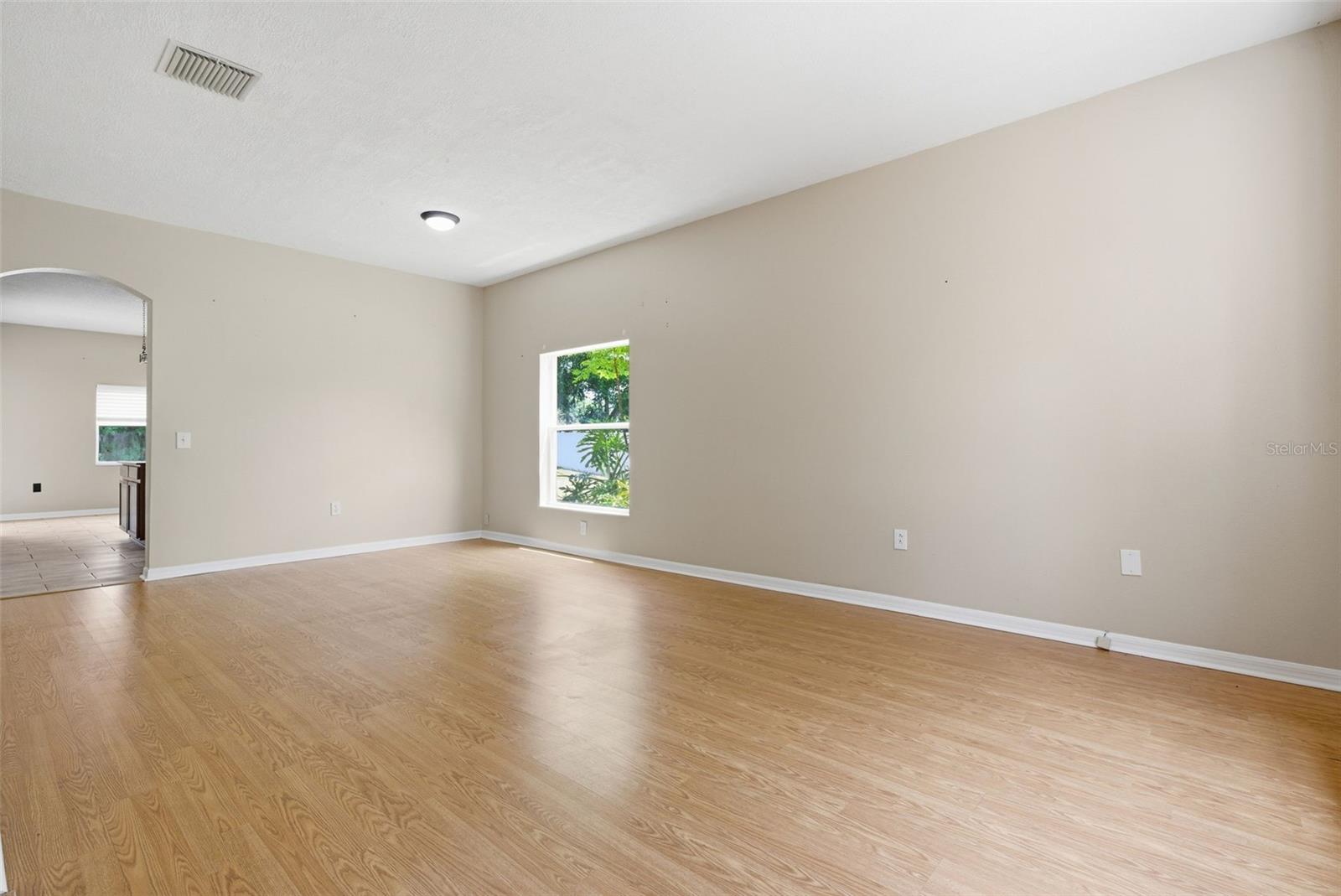 Image 6 of 35 For 2631 Queen Alberta Drive