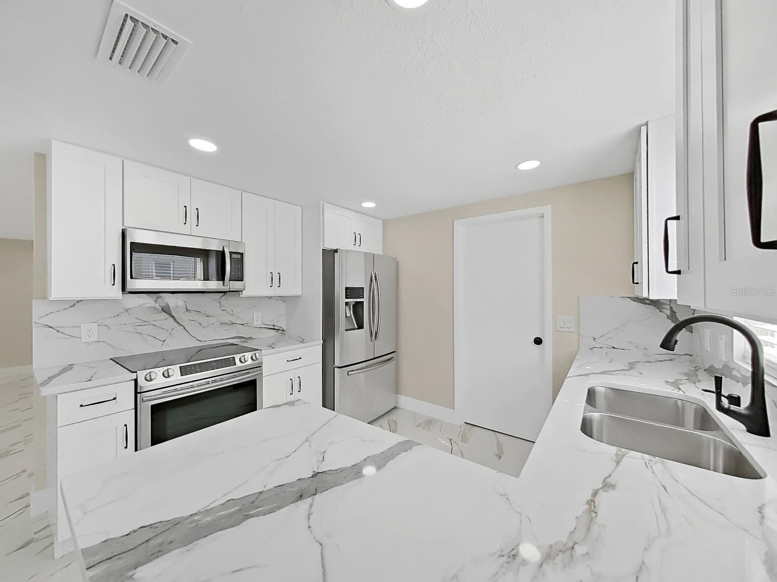 Image 28 of 62 For 7218 Lunita Court