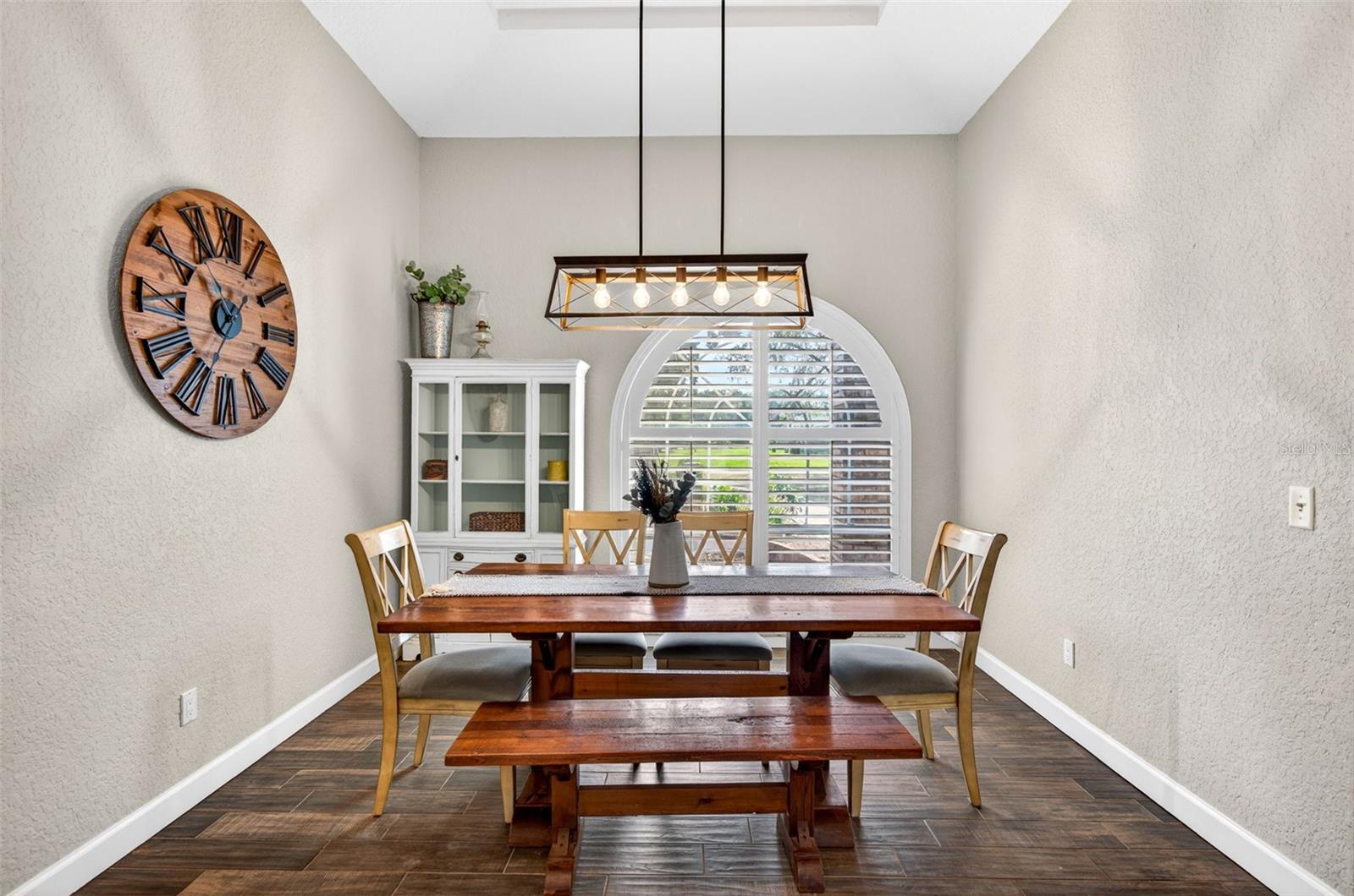 Listing photo id 8 for 2603 Cathedral Oaks Place