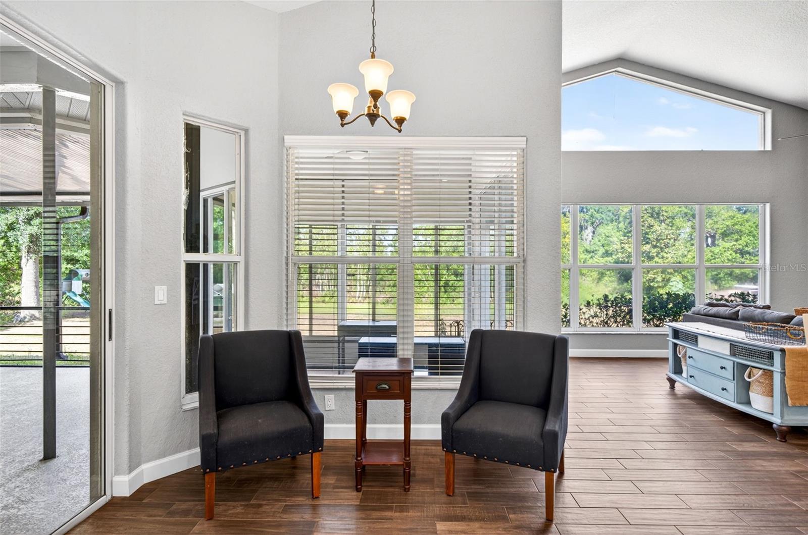 Listing photo id 10 for 2603 Cathedral Oaks Place