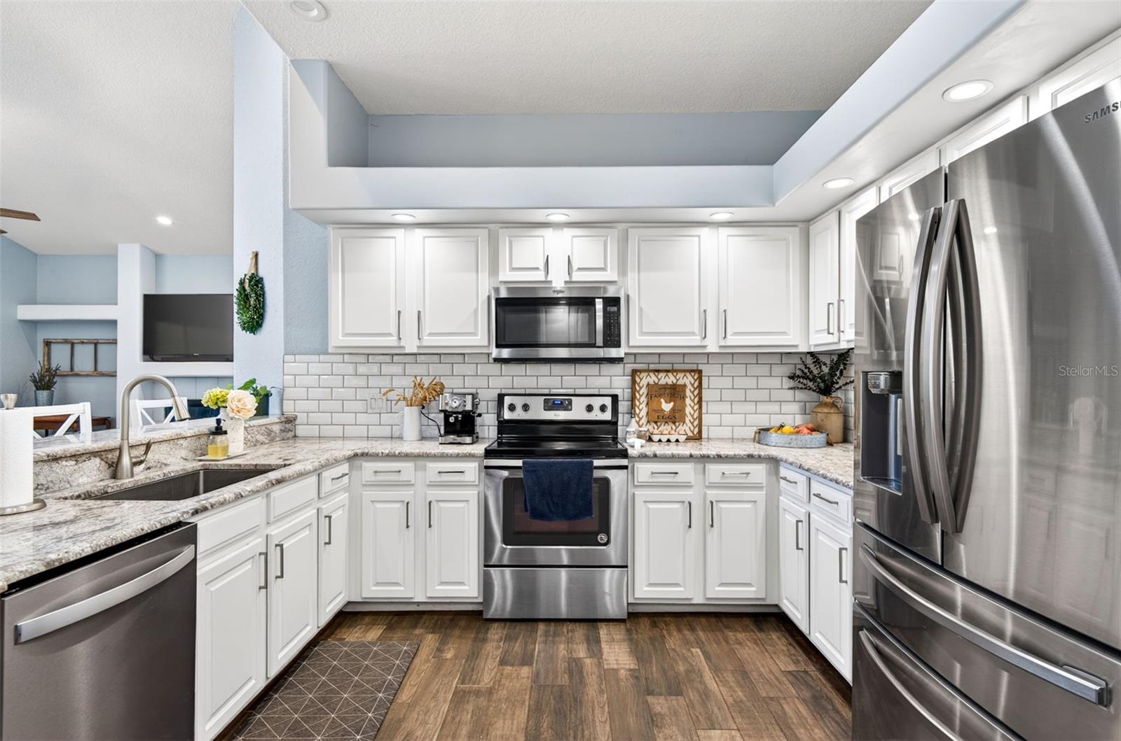 Listing photo id 13 for 2603 Cathedral Oaks Place