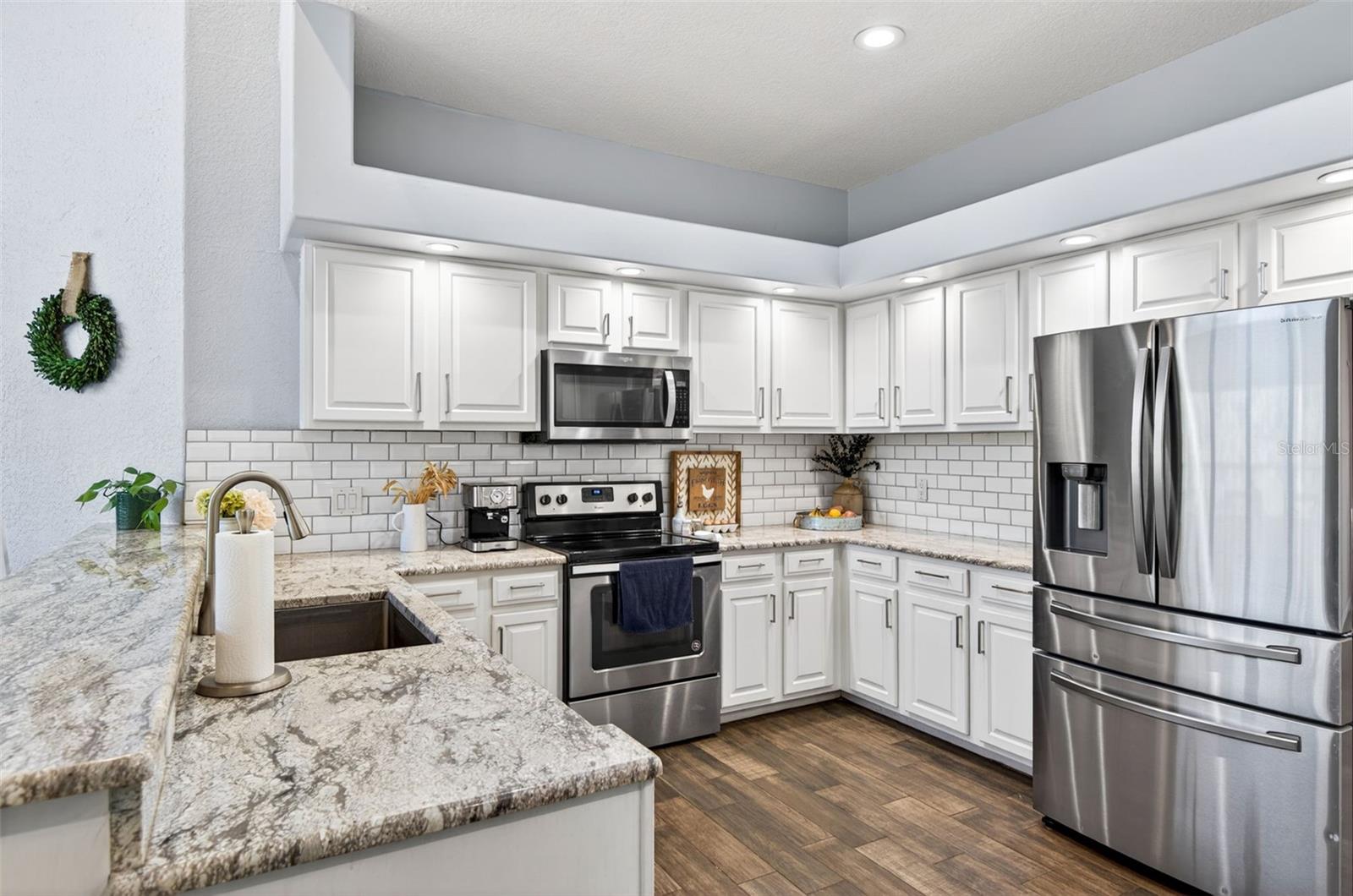 Listing photo id 14 for 2603 Cathedral Oaks Place