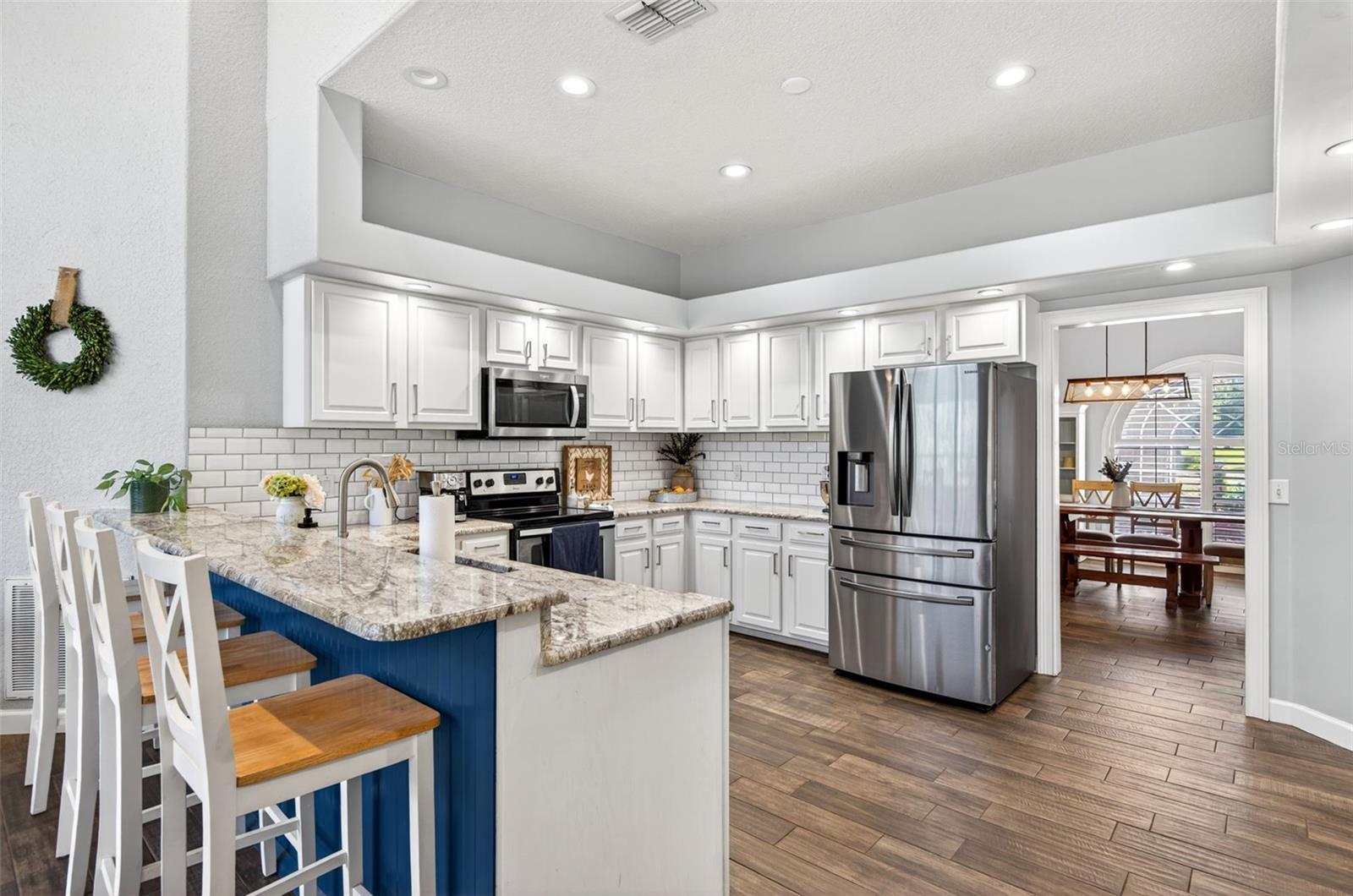 Listing photo id 15 for 2603 Cathedral Oaks Place