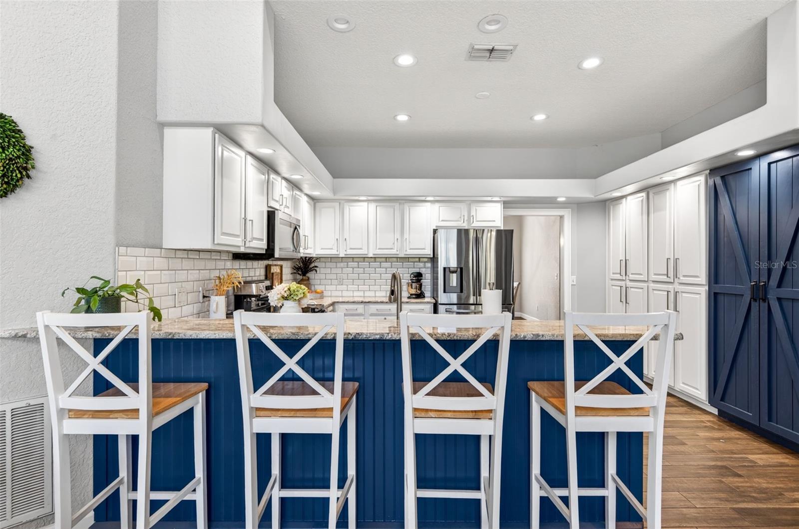 Listing photo id 16 for 2603 Cathedral Oaks Place