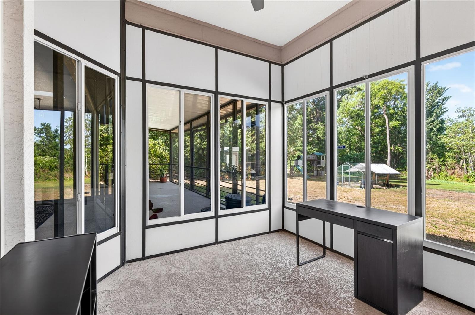 Listing photo id 19 for 2603 Cathedral Oaks Place