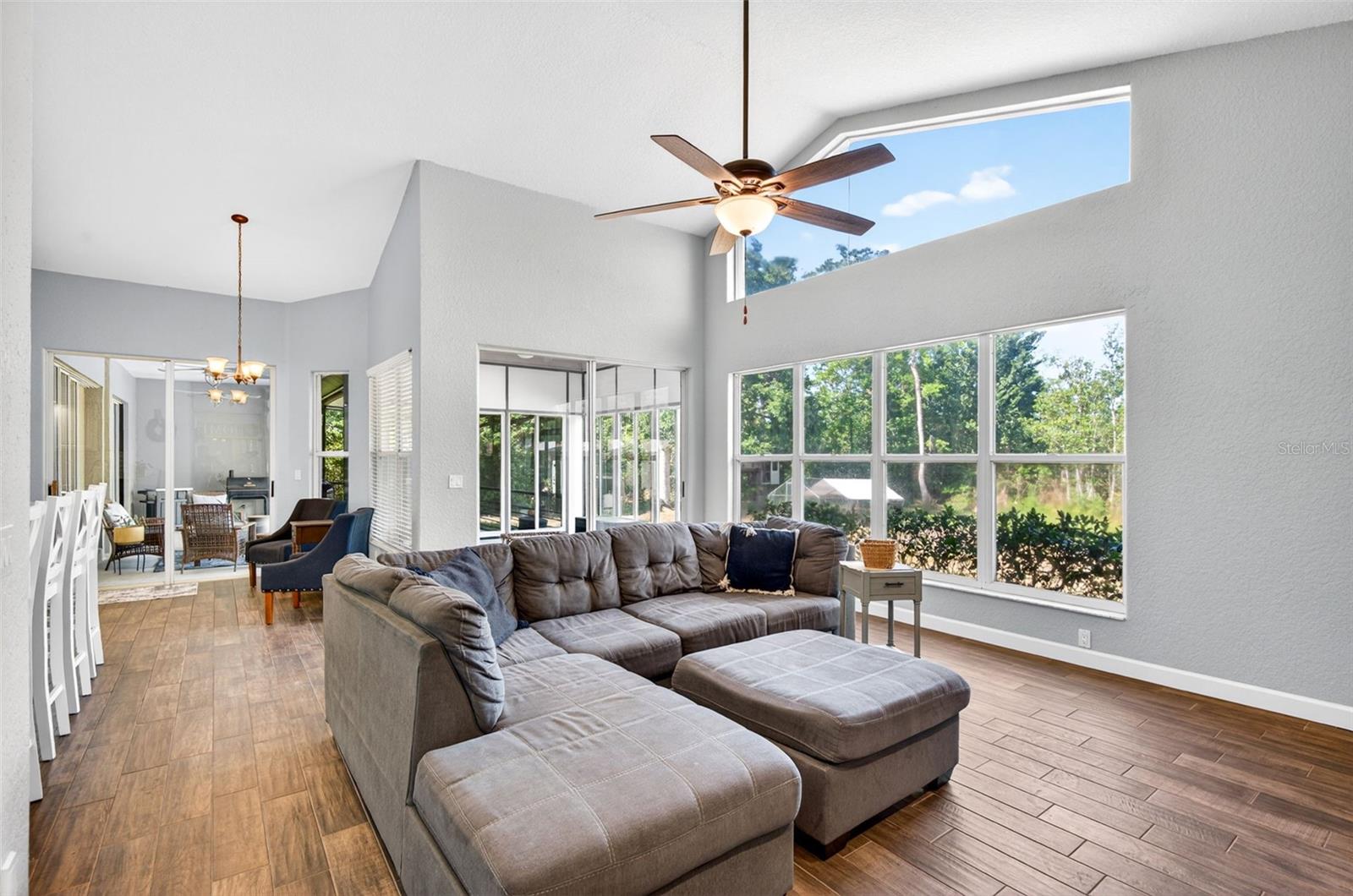 Listing photo id 20 for 2603 Cathedral Oaks Place