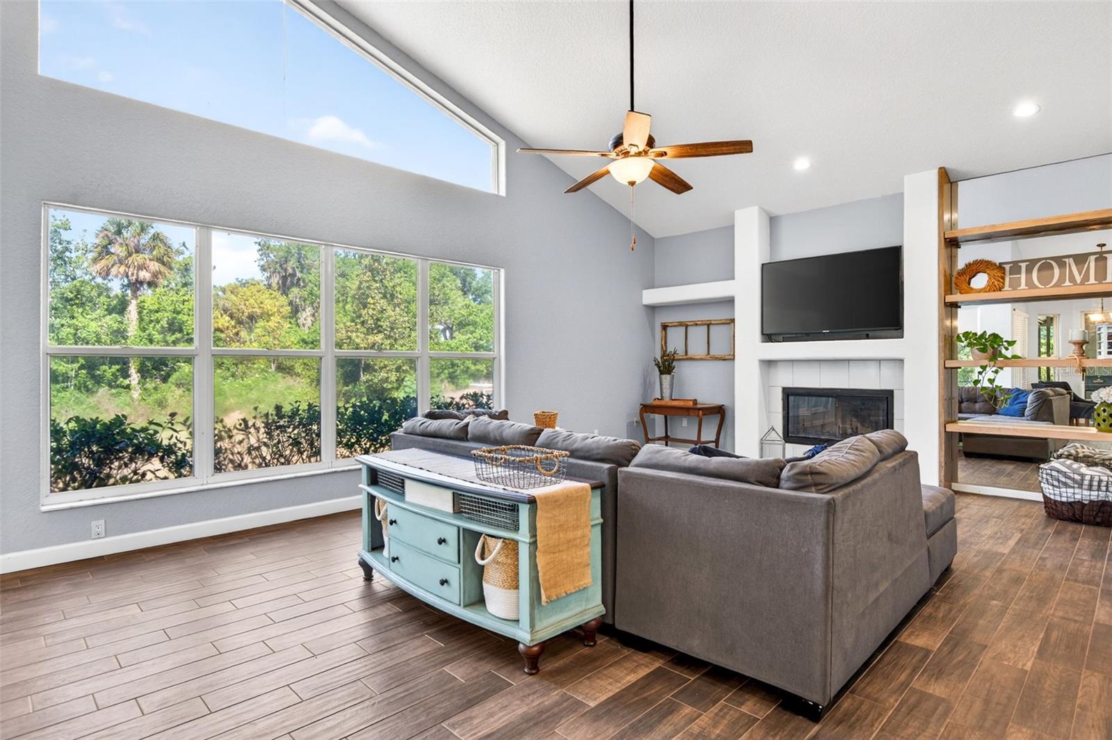 Listing photo id 24 for 2603 Cathedral Oaks Place