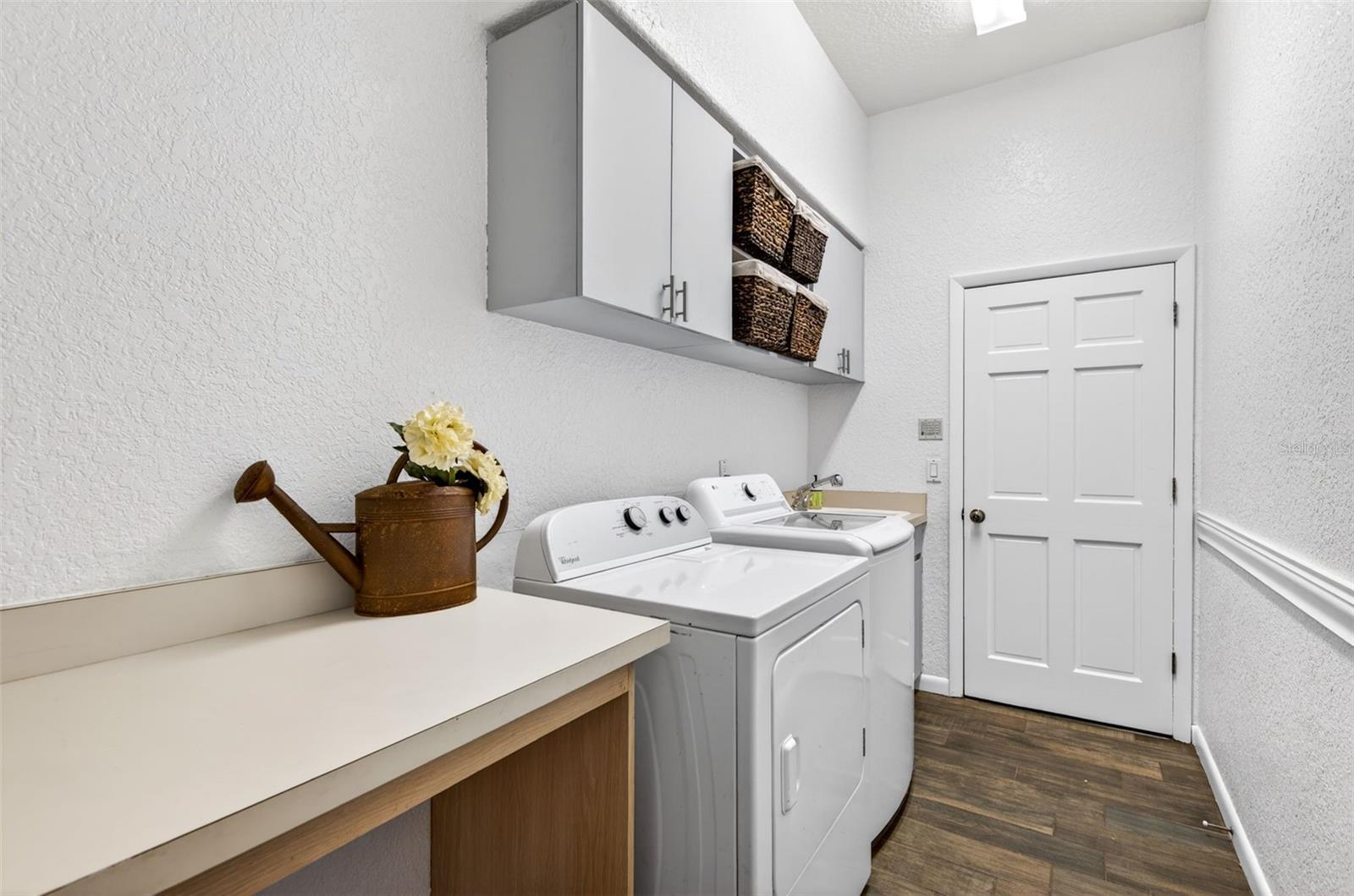 Listing photo id 27 for 2603 Cathedral Oaks Place