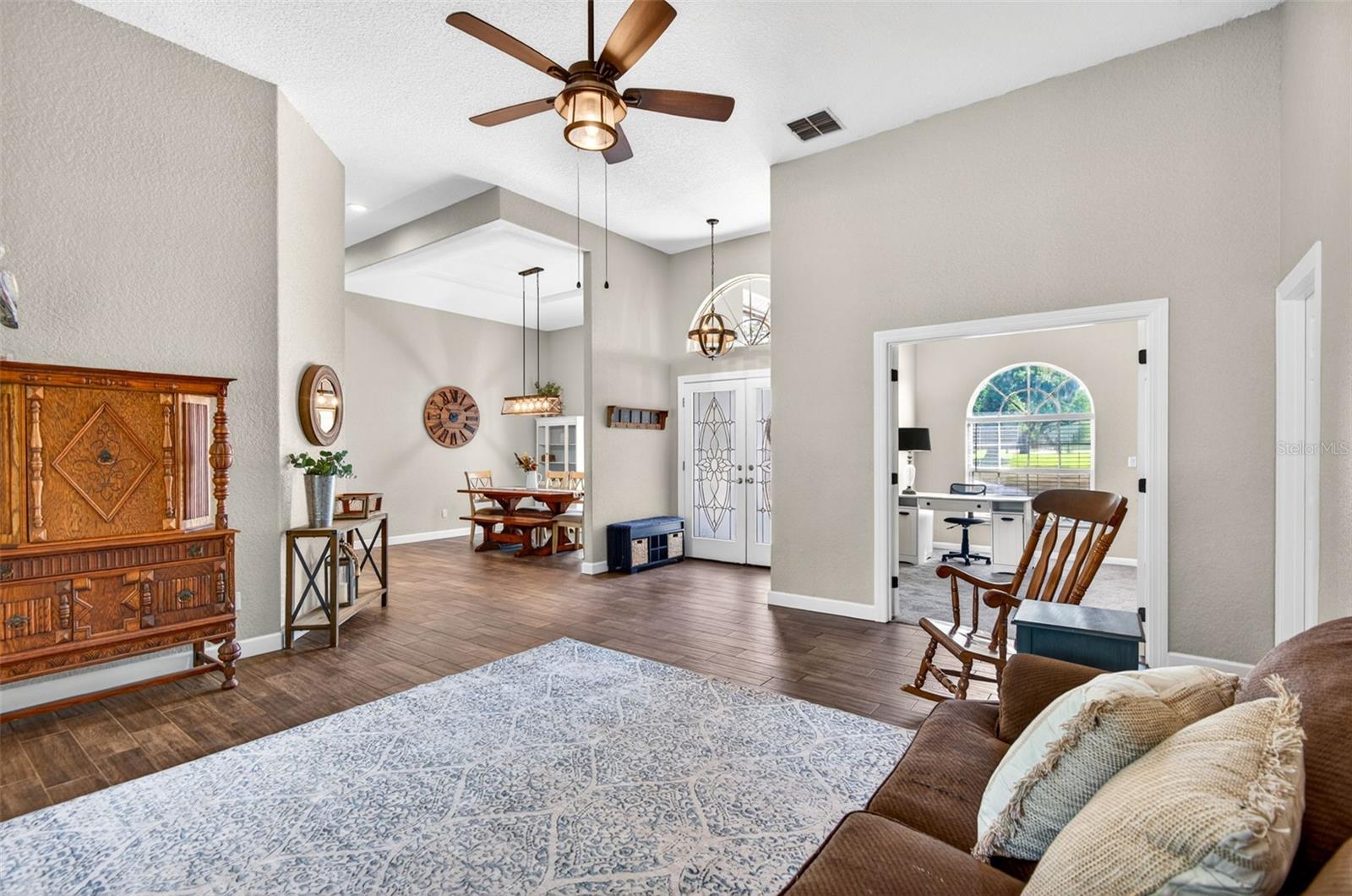 Listing photo id 1 for 2603 Cathedral Oaks Place