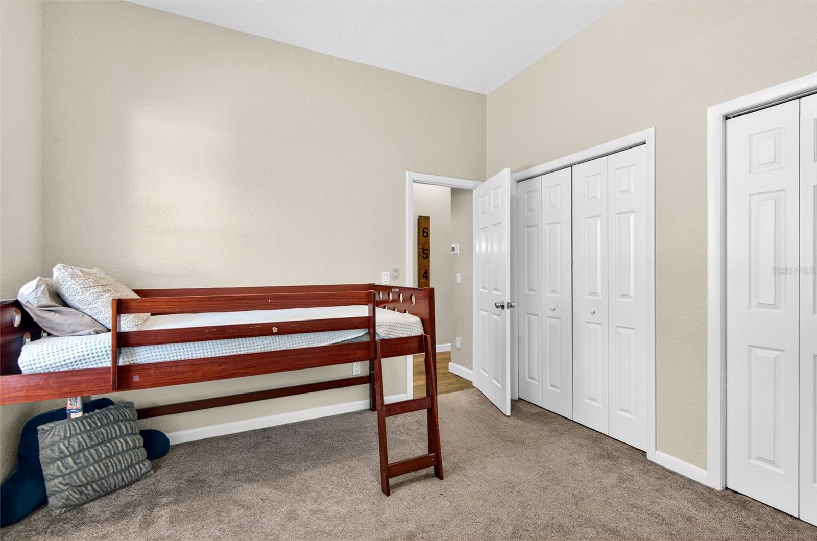 Listing photo id 29 for 2603 Cathedral Oaks Place