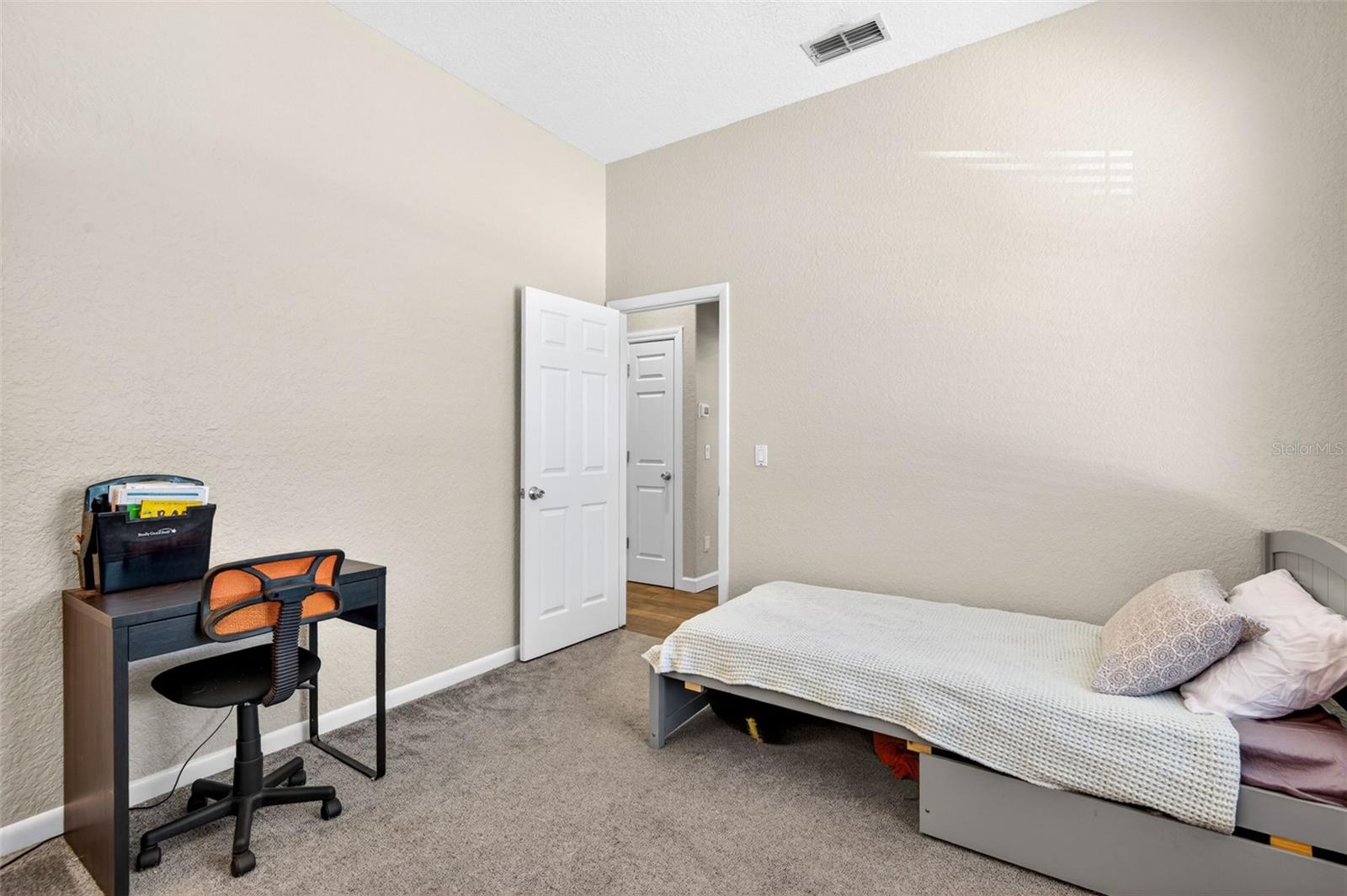 Listing photo id 31 for 2603 Cathedral Oaks Place