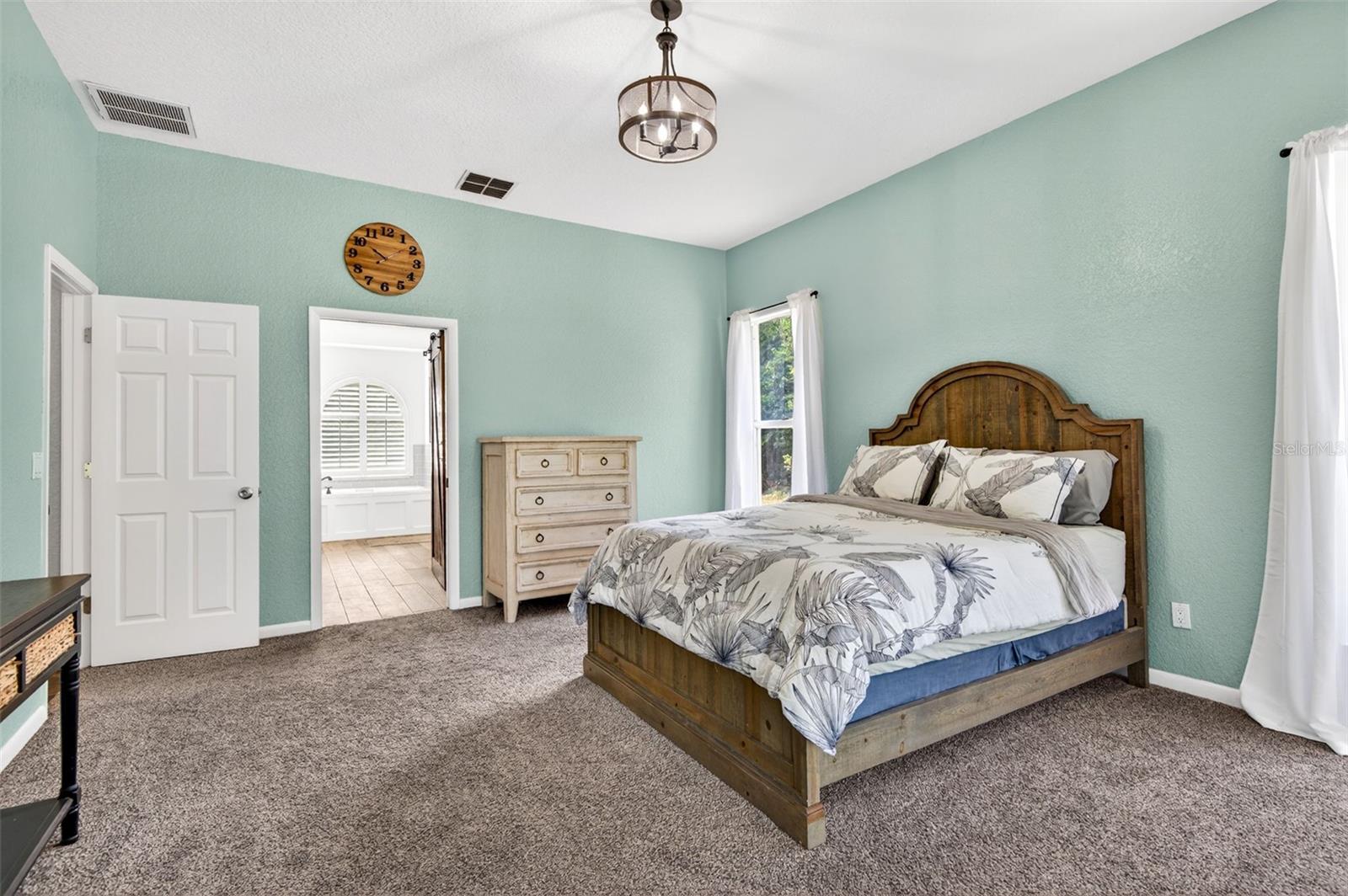 Listing photo id 35 for 2603 Cathedral Oaks Place