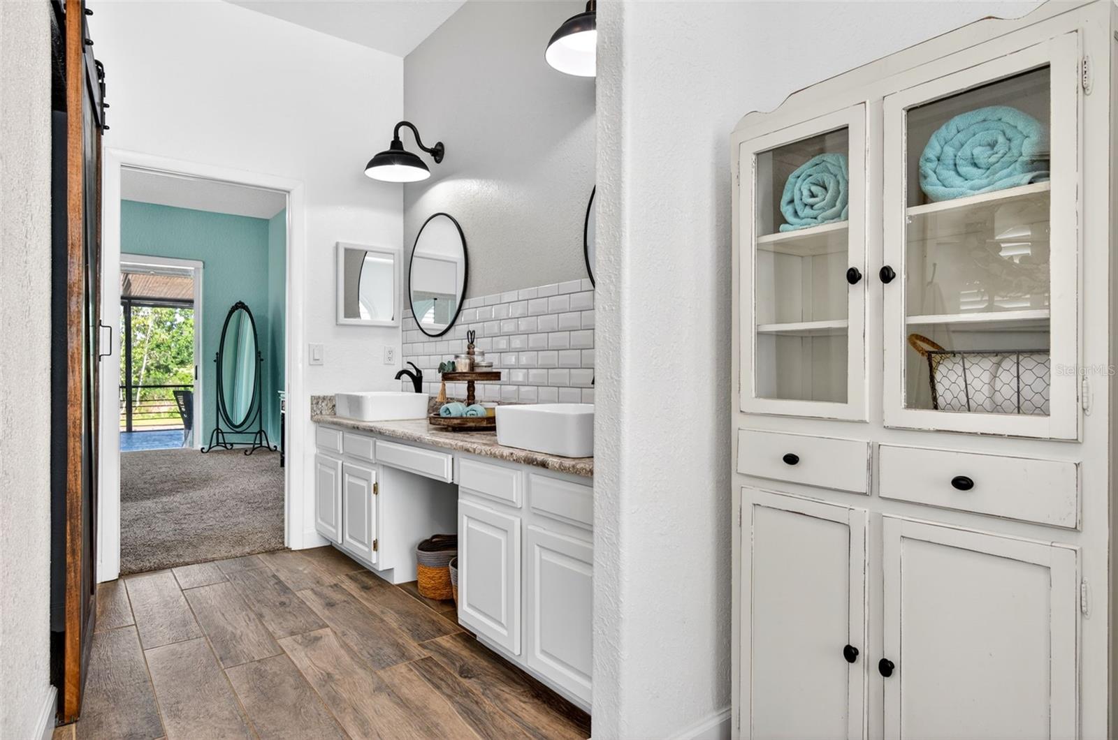 Listing photo id 37 for 2603 Cathedral Oaks Place