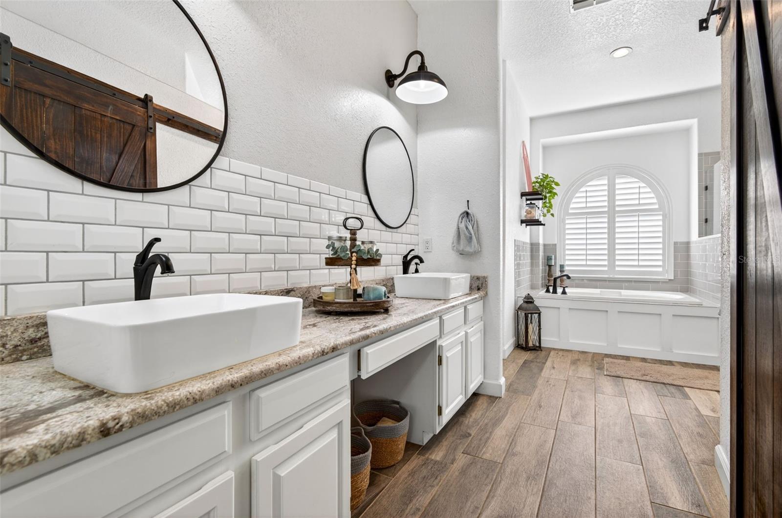 Listing photo id 38 for 2603 Cathedral Oaks Place