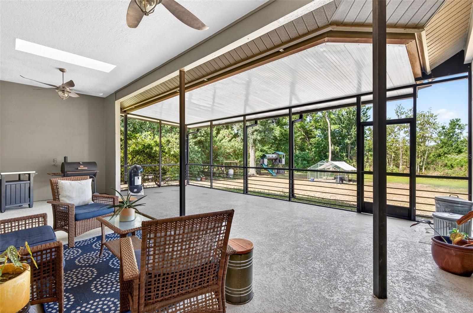 Listing photo id 42 for 2603 Cathedral Oaks Place