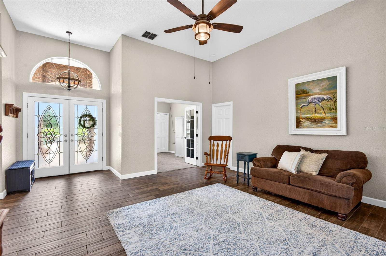 Listing photo id 3 for 2603 Cathedral Oaks Place