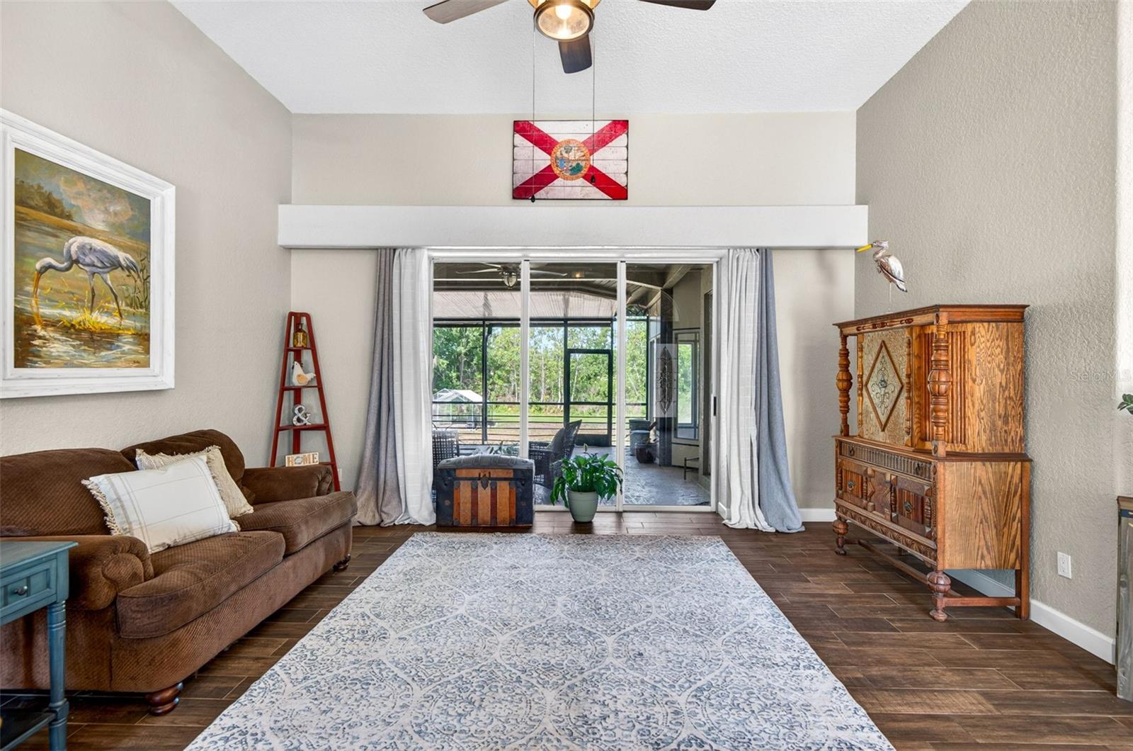 Listing photo id 5 for 2603 Cathedral Oaks Place