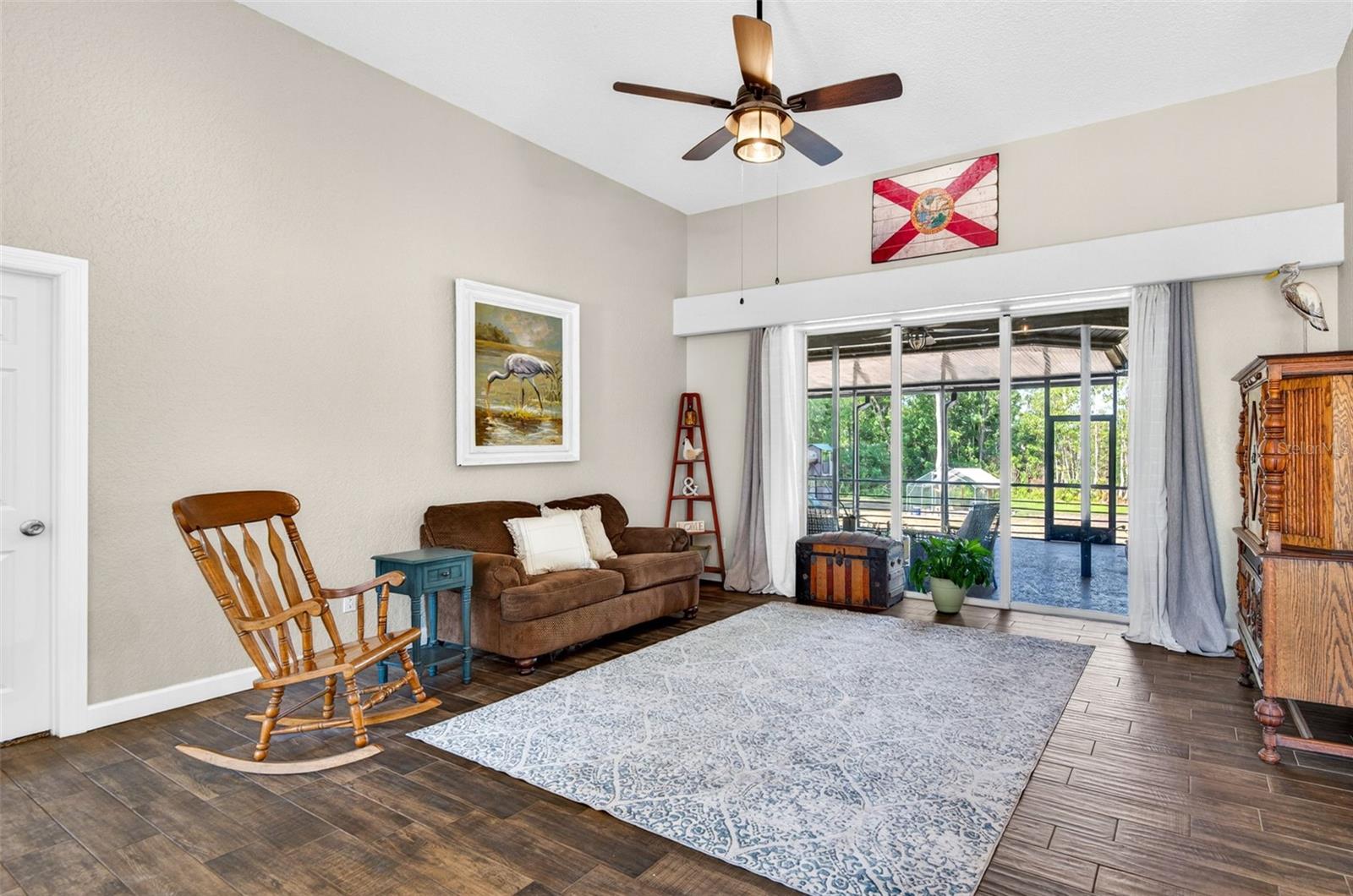 Listing photo id 6 for 2603 Cathedral Oaks Place