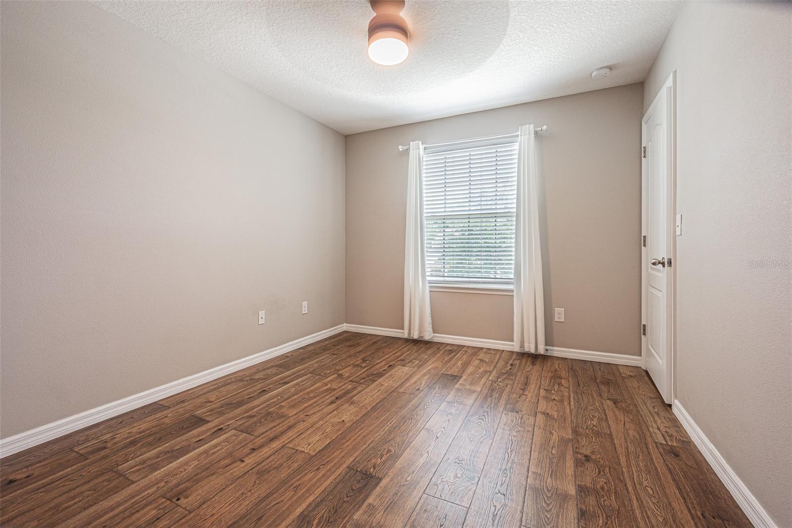 Image 22 of 40 For 11615 Warren Oaks Place