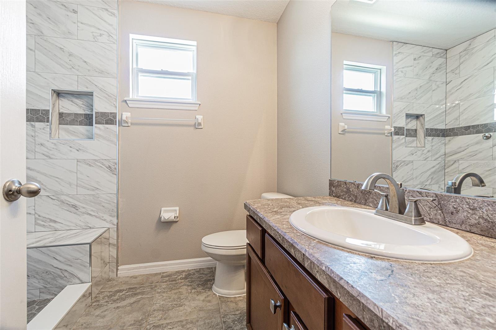 Image 23 of 40 For 11615 Warren Oaks Place