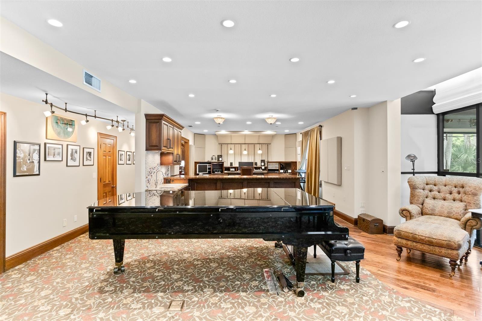 Image 10 of 100 For 2124 Laurence Drive