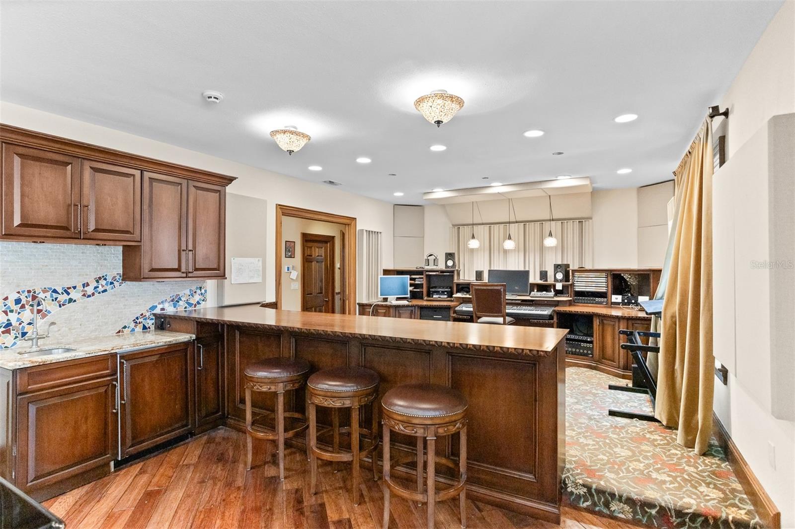 Image 18 of 100 For 2124 Laurence Drive
