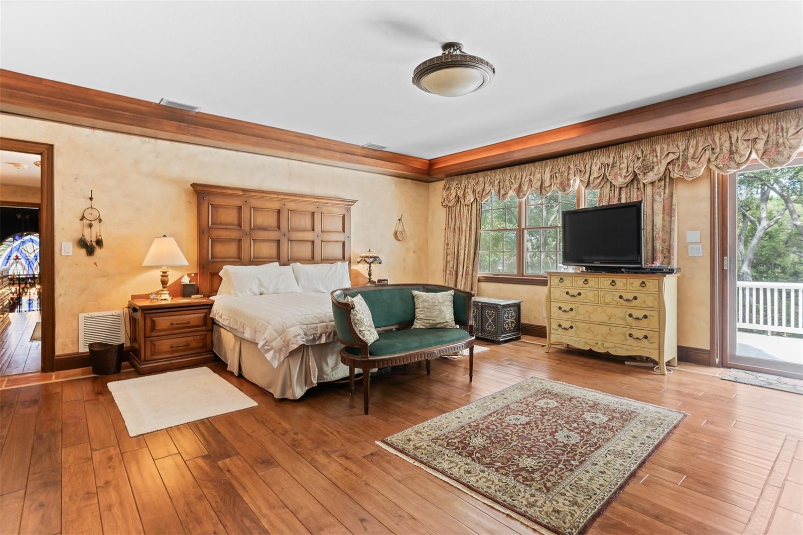 Image 39 of 100 For 2124 Laurence Drive
