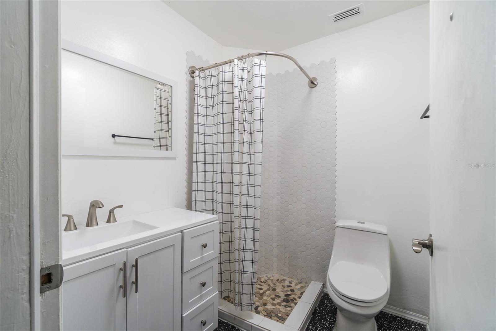 Image 20 of 25 For 1707 Bondurant Way