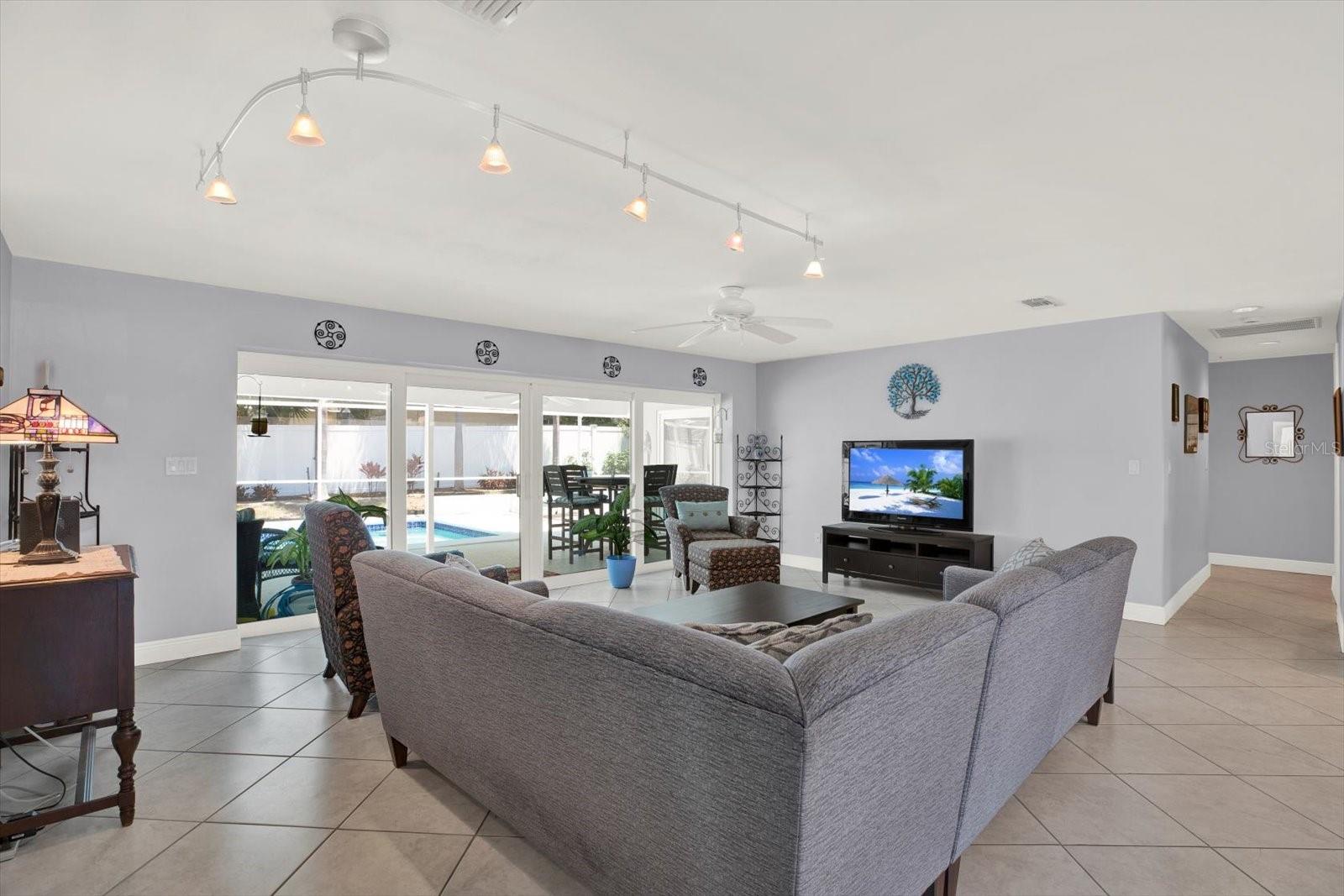 Image 11 of 68 For 14725 Crown Drive