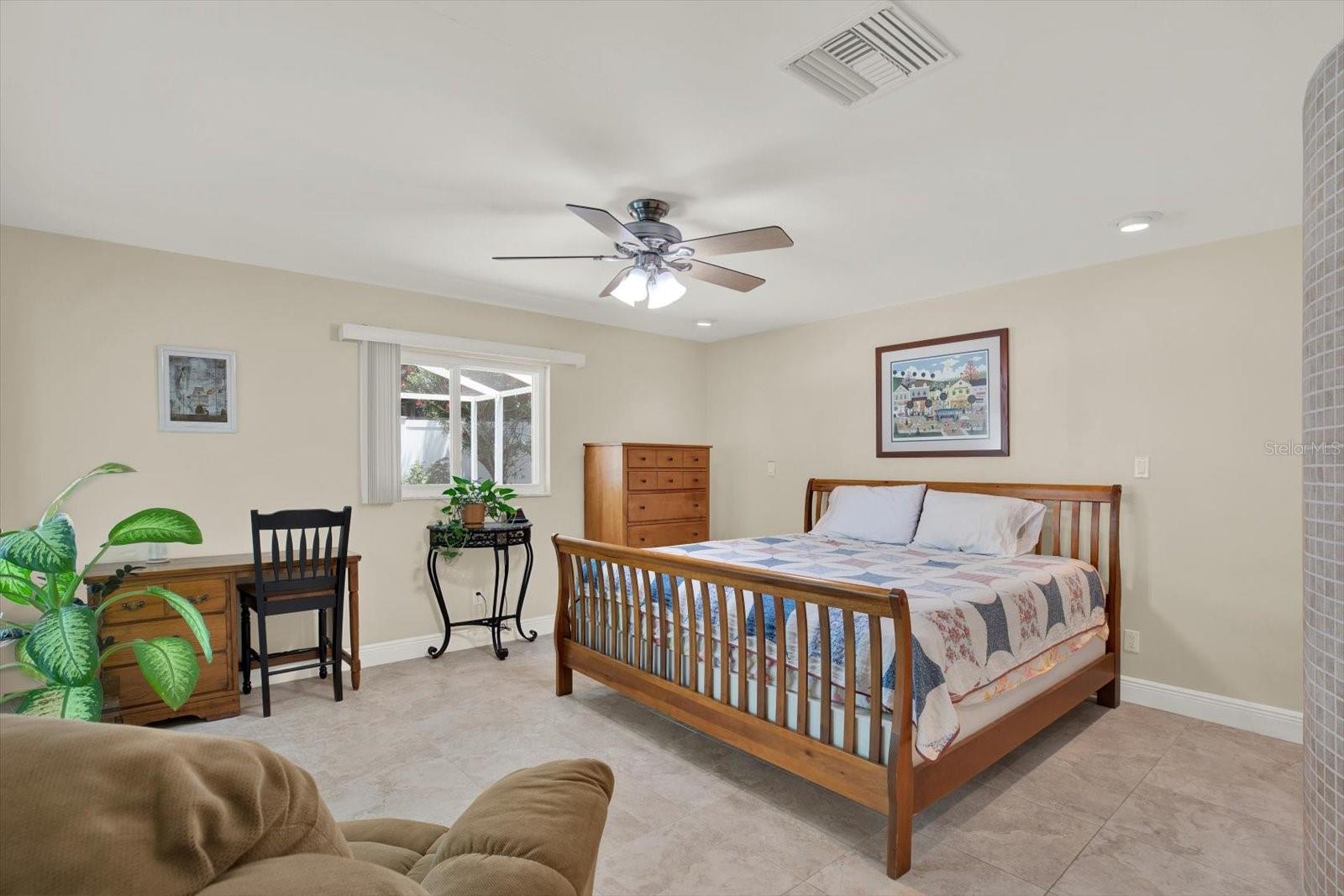 Image 17 of 68 For 14725 Crown Drive