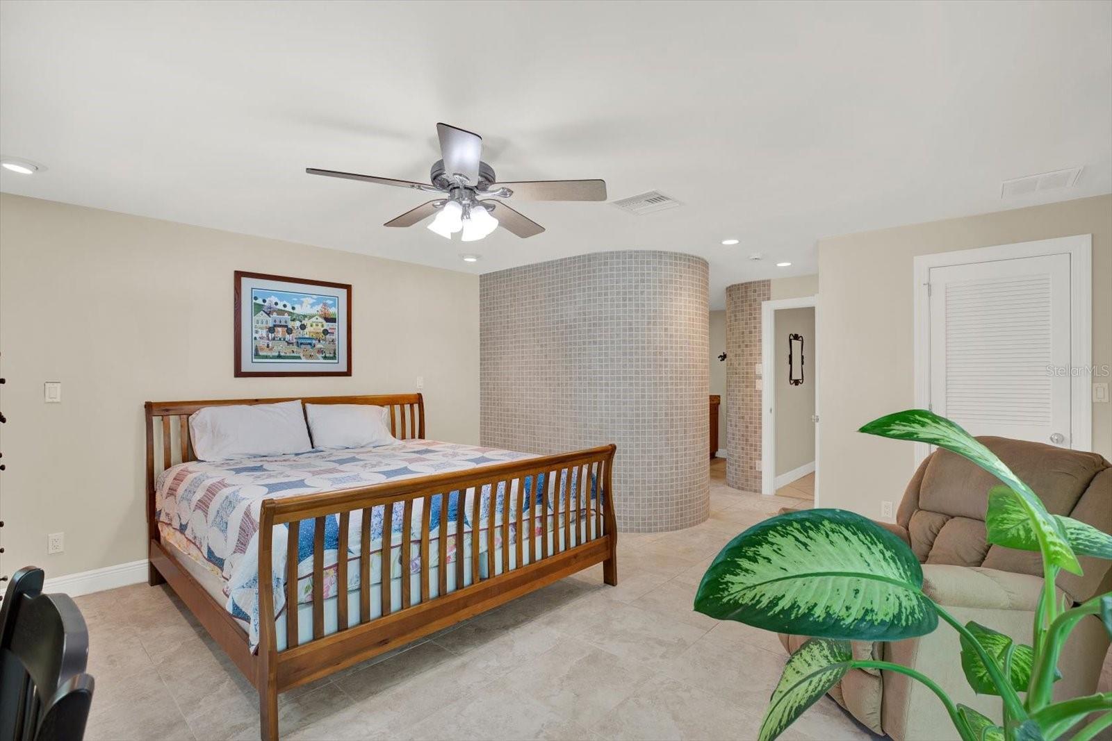 Image 19 of 68 For 14725 Crown Drive
