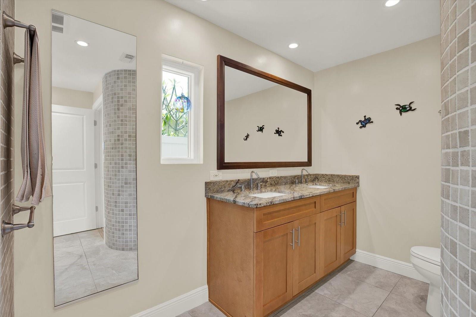 Image 20 of 68 For 14725 Crown Drive