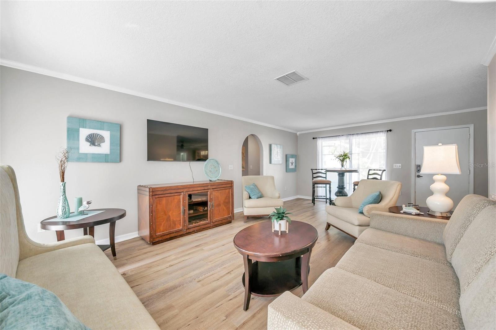 Image 6 of 60 For 717 Carolina Avenue