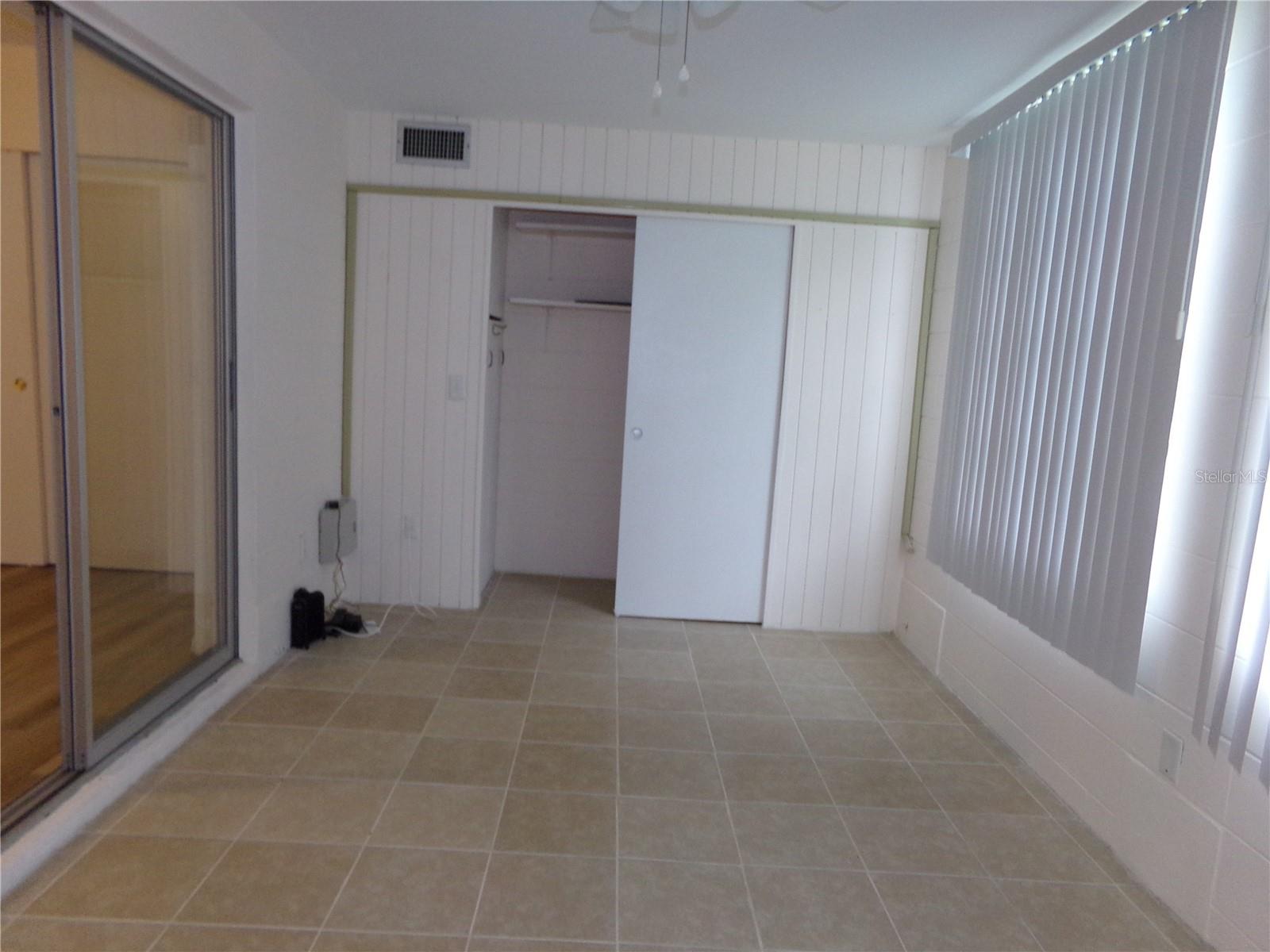 Image 12 of 31 For 2042 Australia Way W 18