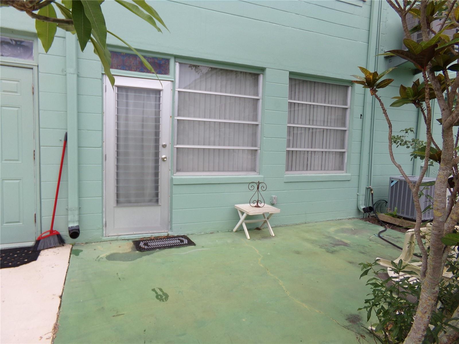 Image 15 of 31 For 2042 Australia Way W 18