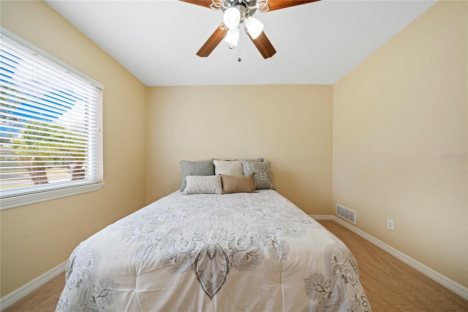 Image 23 of 43 For 5965 15th Street N