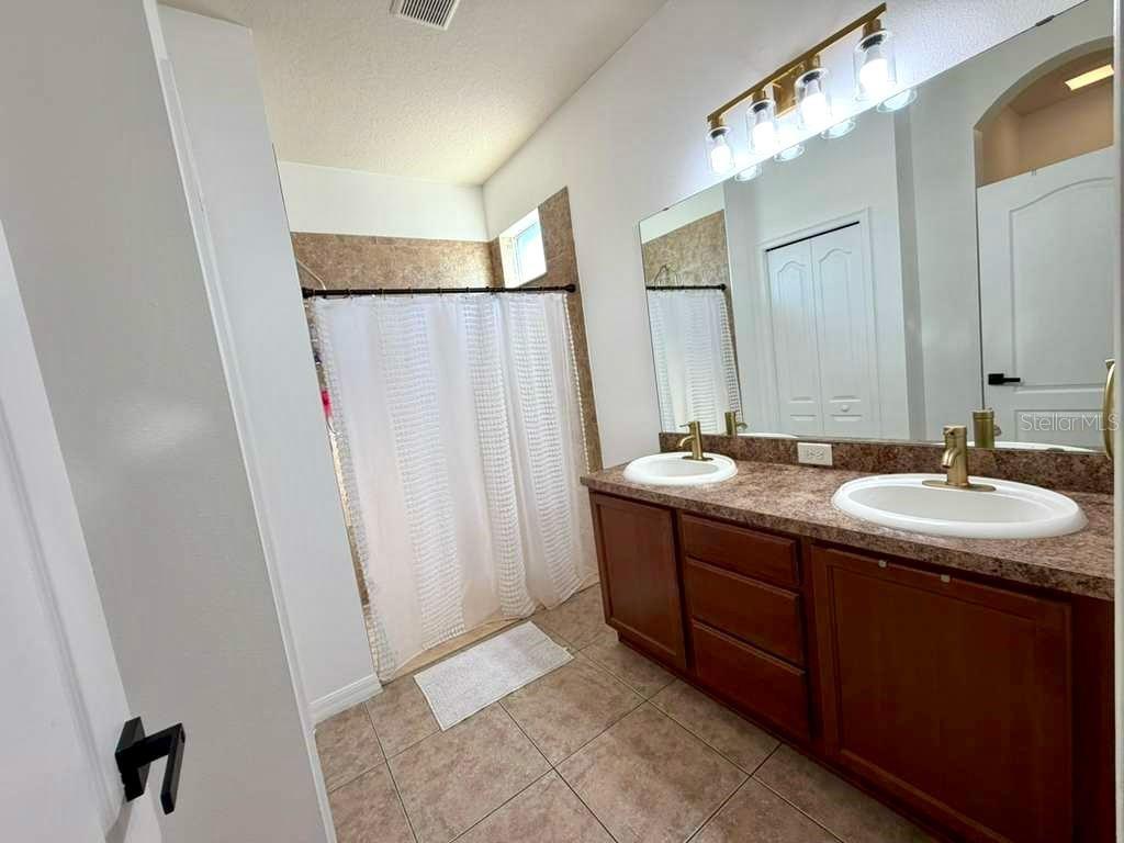 Image 11 of 22 For 32914 Hillman Court