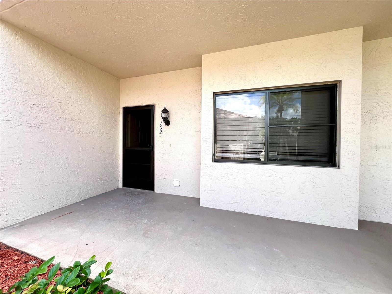 Image 10 of 42 For 3014 Red Oak Court 102