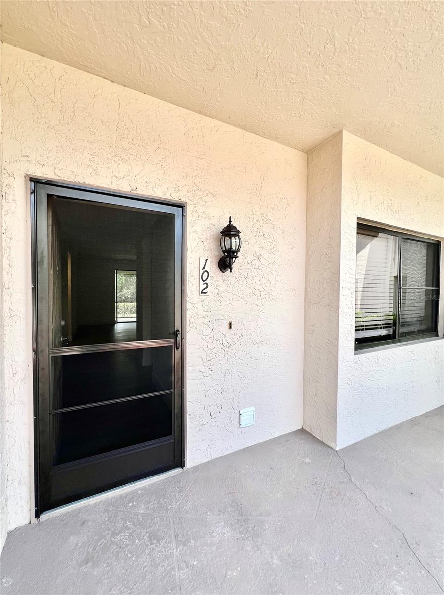 Image 11 of 42 For 3014 Red Oak Court 102