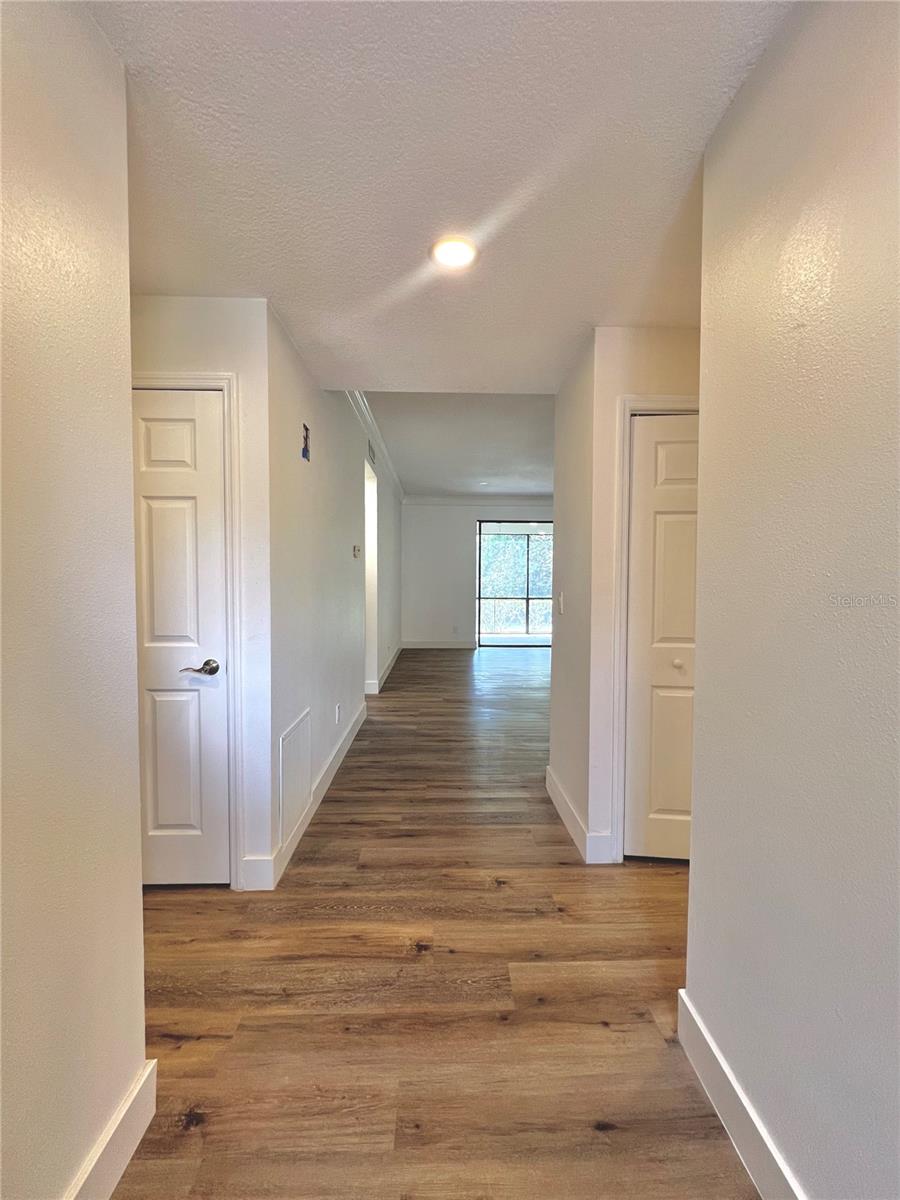 Image 12 of 42 For 3014 Red Oak Court 102