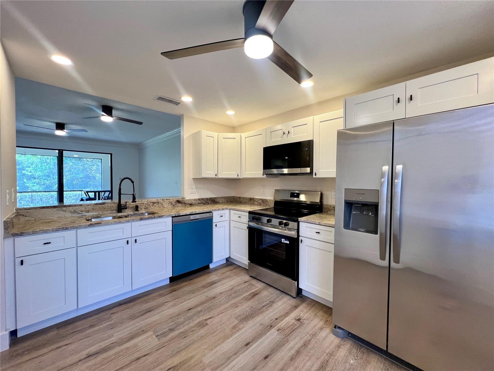 Image 13 of 42 For 3014 Red Oak Court 102