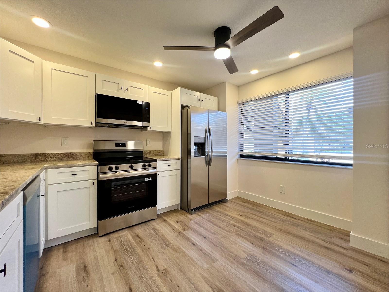 Image 14 of 42 For 3014 Red Oak Court 102