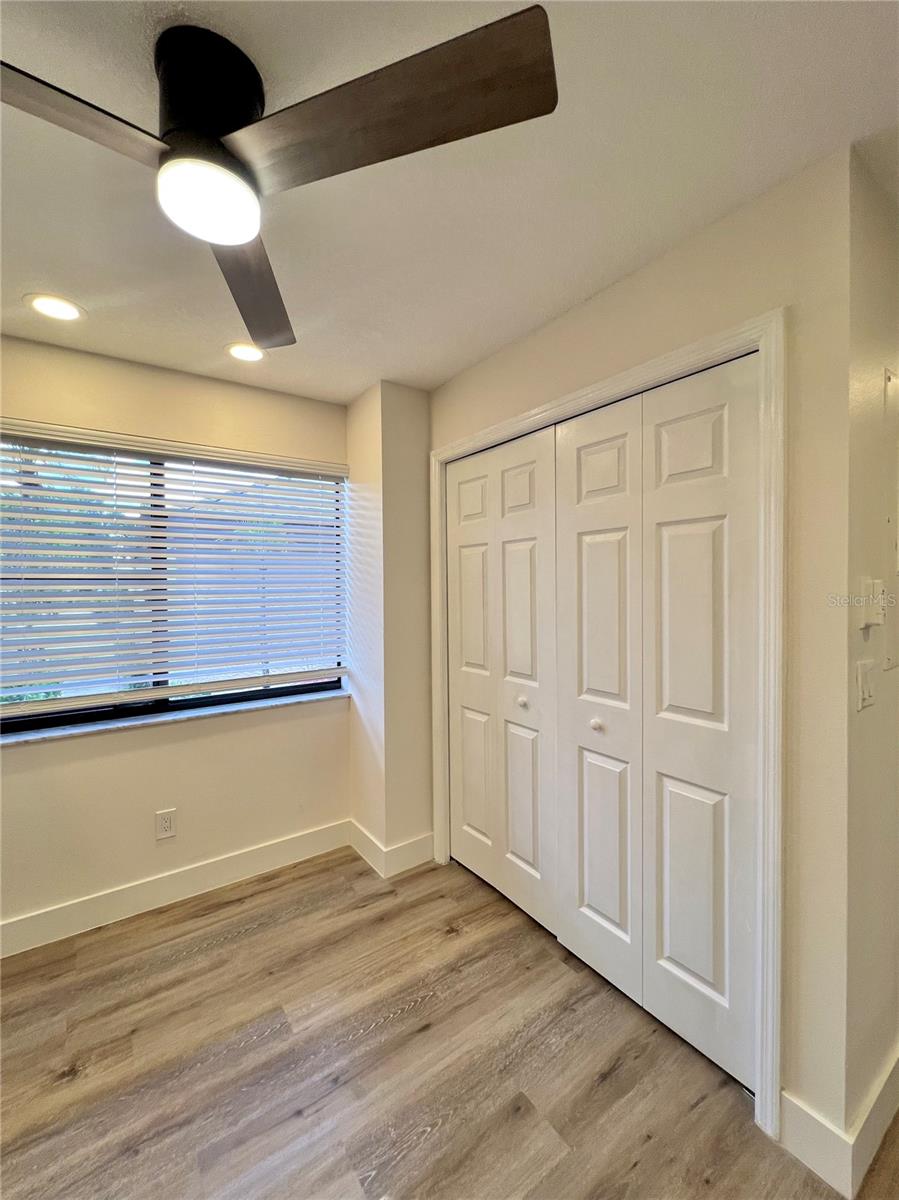 Image 15 of 42 For 3014 Red Oak Court 102