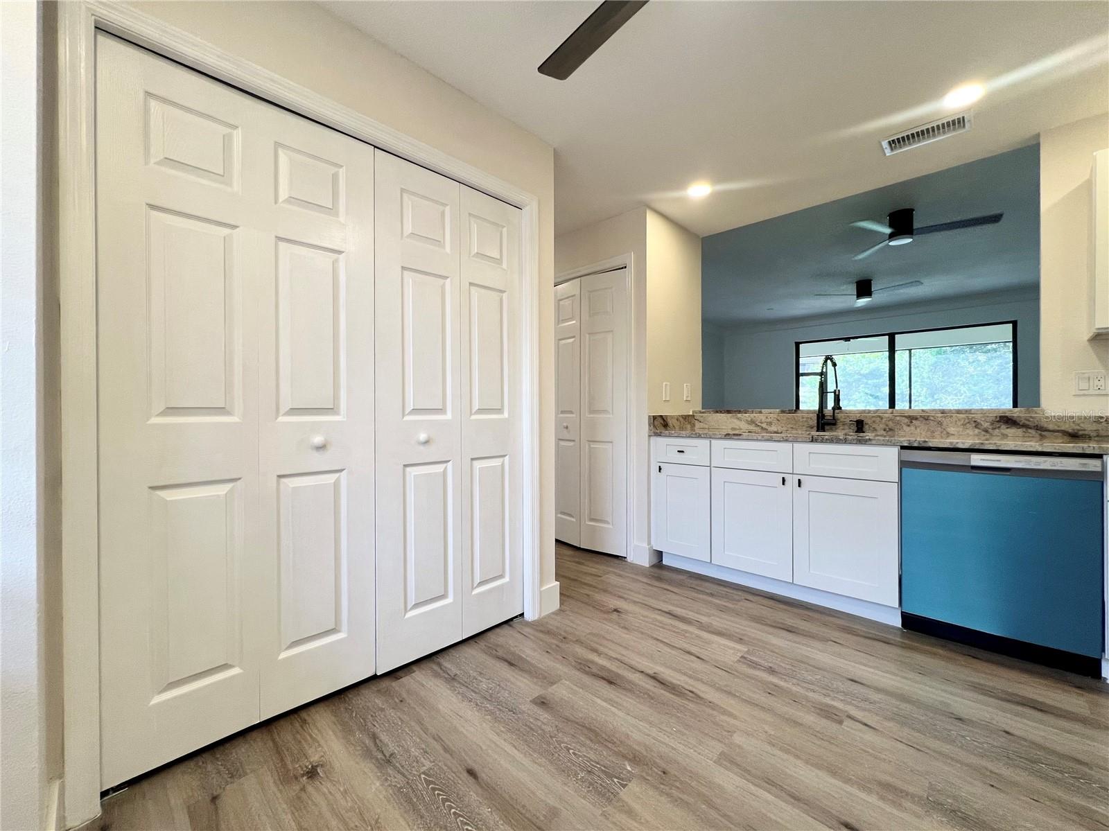 Image 16 of 42 For 3014 Red Oak Court 102