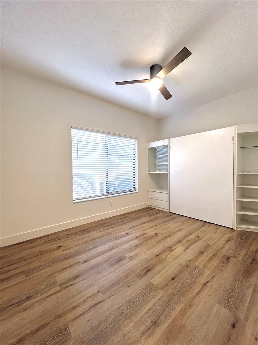 Image 19 of 42 For 3014 Red Oak Court 102