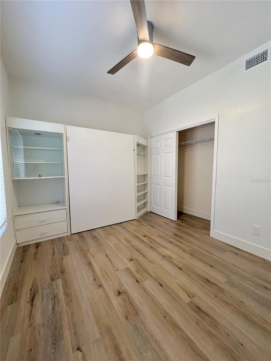 Image 20 of 42 For 3014 Red Oak Court 102
